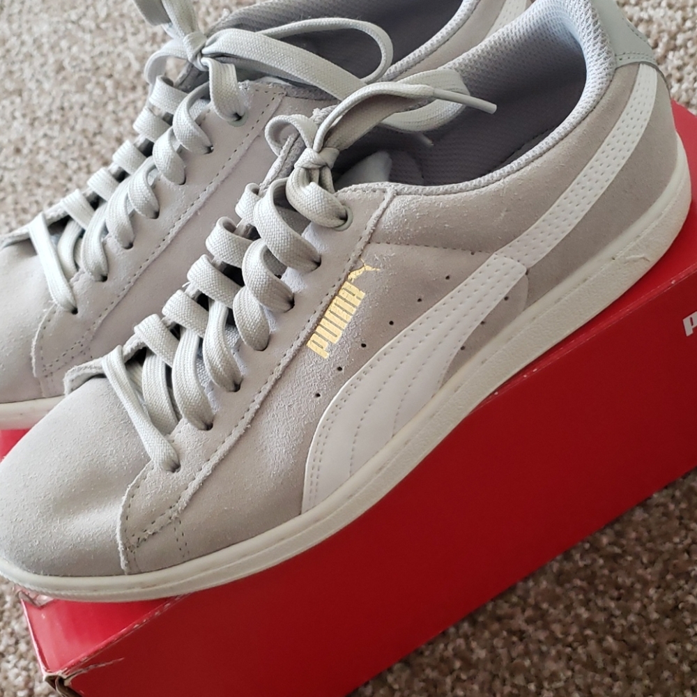 Sneakers - Picture 2 of 3